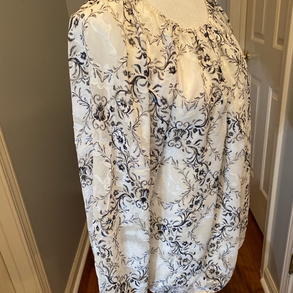 White House Black Market Elegant Black and White Patterned Blouse - Picture 10 of 13